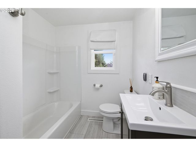 4060 WOOD Ave, Eugene, OR 97402