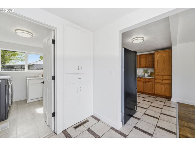 4060 WOOD Ave, Eugene, OR 97402