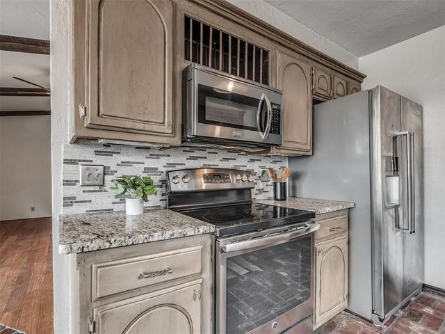 213 Elwood Drive, Edmond, OK 73013