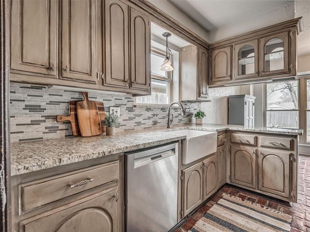 213 Elwood Drive, Edmond, OK 73013