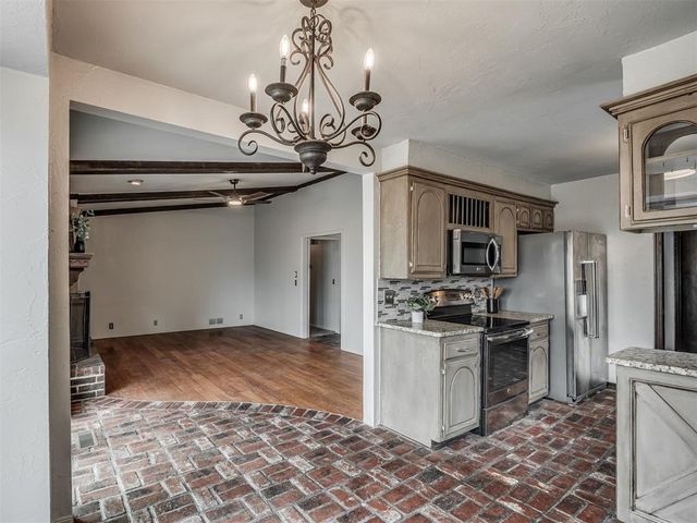 213 Elwood Drive, Edmond, OK 73013