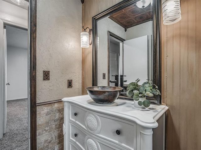 213 Elwood Drive, Edmond, OK 73013