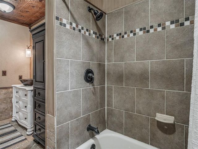 213 Elwood Drive, Edmond, OK 73013