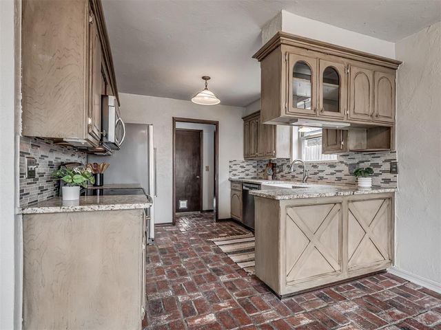 213 Elwood Drive, Edmond, OK 73013