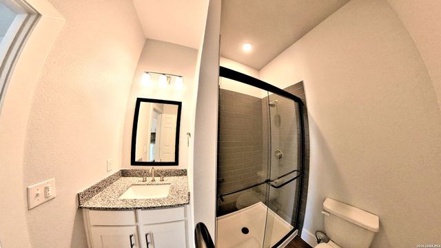 330 E Carson St Apt 1202, San Antonio, TX 78208