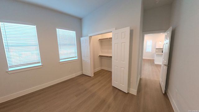 330 E Carson St Apt 1202, San Antonio, TX 78208