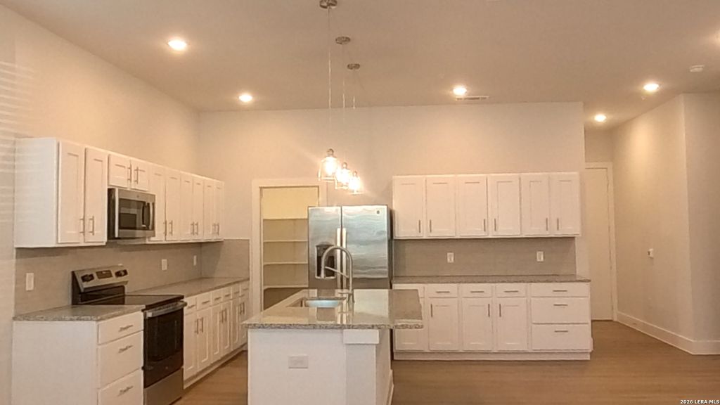 330 E Carson St Apt 1202, San Antonio, TX 78208