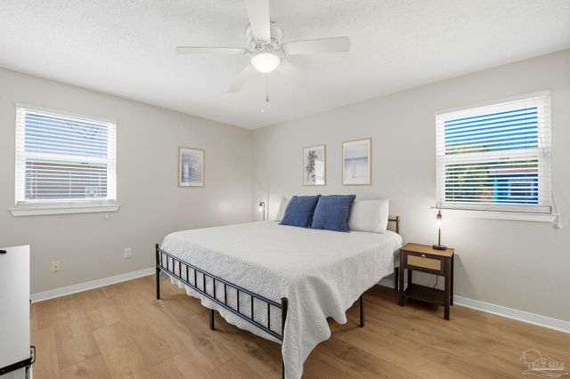 105 Bear Dr, Gulf Breeze, FL 32561