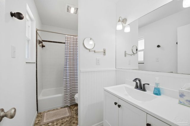 105 Bear Dr, Gulf Breeze, FL 32561