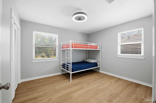 105 Bear Dr, Gulf Breeze, FL 32561