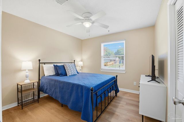 105 Bear Dr, Gulf Breeze, FL 32561