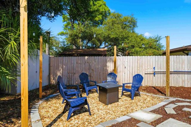 105 Bear Dr, Gulf Breeze, FL 32561