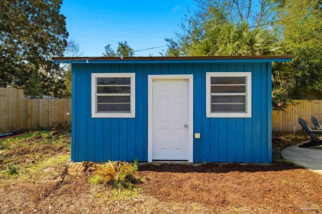 105 Bear Dr, Gulf Breeze, FL 32561