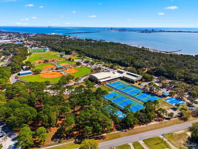 105 Bear Dr, Gulf Breeze, FL 32561