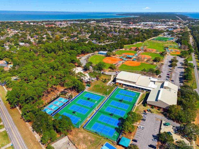 105 Bear Dr, Gulf Breeze, FL 32561