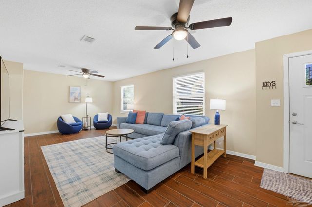 105 Bear Dr, Gulf Breeze, FL 32561