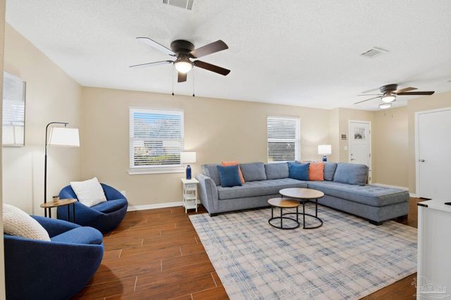 105 Bear Dr, Gulf Breeze, FL 32561