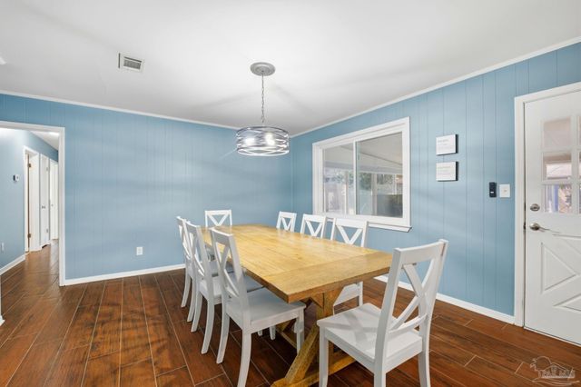 105 Bear Dr, Gulf Breeze, FL 32561