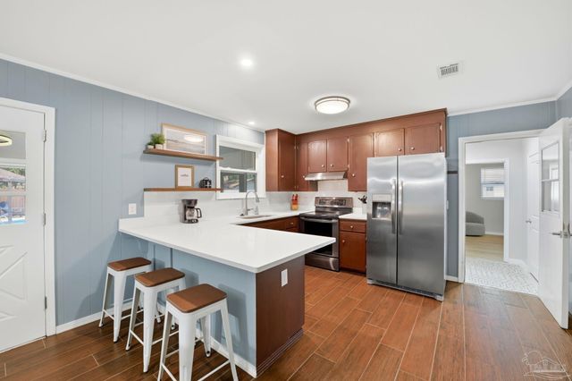 105 Bear Dr, Gulf Breeze, FL 32561