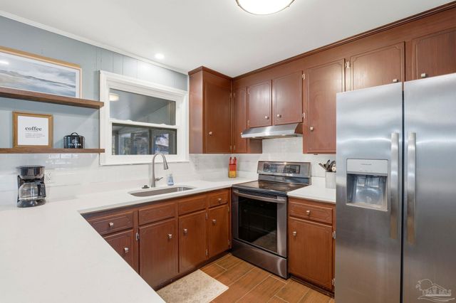 105 Bear Dr, Gulf Breeze, FL 32561