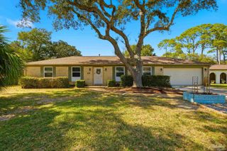 105 Bear Dr, Gulf Breeze, FL 32561