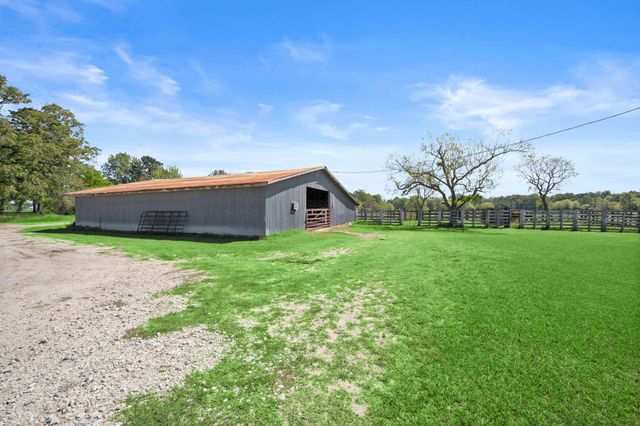 4856 N Fm 356, Onalaska, TX 77360