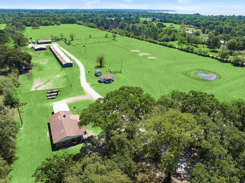 4856 N Fm 356, Onalaska, TX 77360