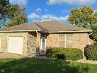 5086 Memphis Court, Columbus, IN 47203