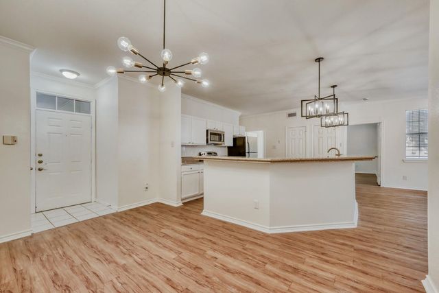 6804 N Capital Of Texas Highway 313, Austin, TX 78731