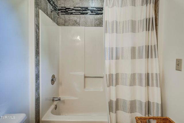 3326 Bondwood Circle, Johnson City, TN 37604