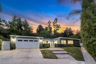 18961 La Amistad, Tarzana, CA 91356