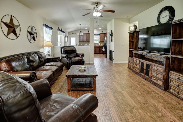 409 S. Hunting Lodge LN, Bastrop, TX 78602