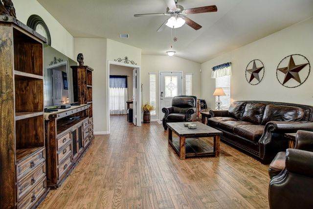 409 S. Hunting Lodge LN, Bastrop, TX 78602