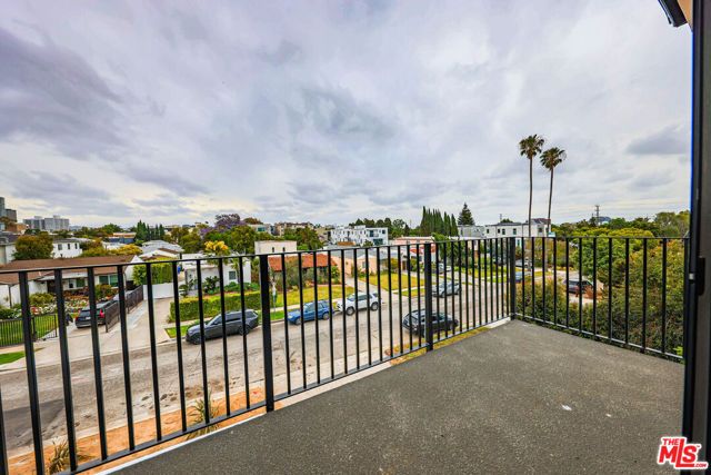 1525 S Carmelina Avenue 1523, Los Angeles, CA 90025