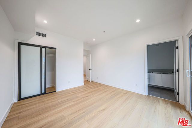 1525 S Carmelina Avenue 1523, Los Angeles, CA 90025