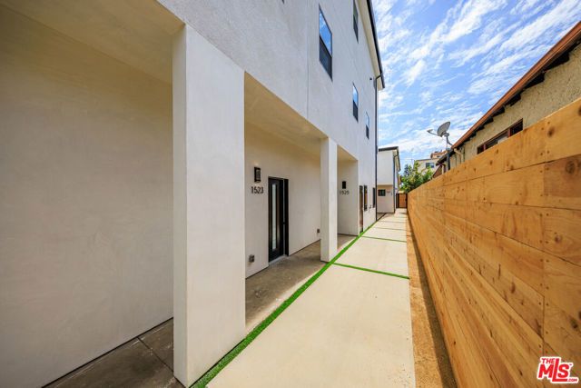1525 S Carmelina Avenue 1523, Los Angeles, CA 90025