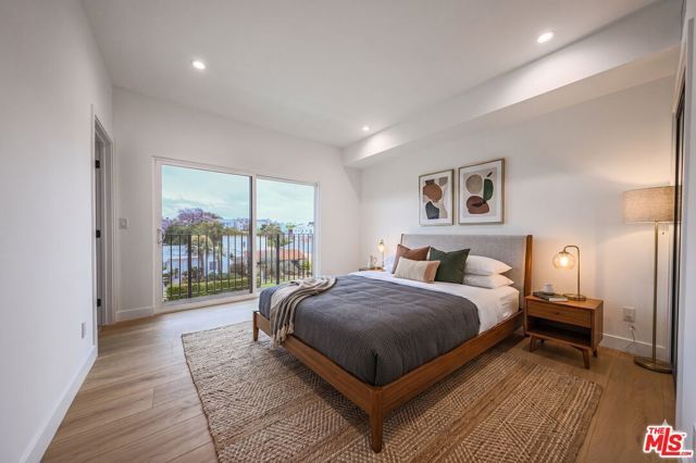 1525 S Carmelina Avenue 1523, Los Angeles, CA 90025