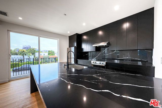 1525 S Carmelina Avenue 1523, Los Angeles, CA 90025