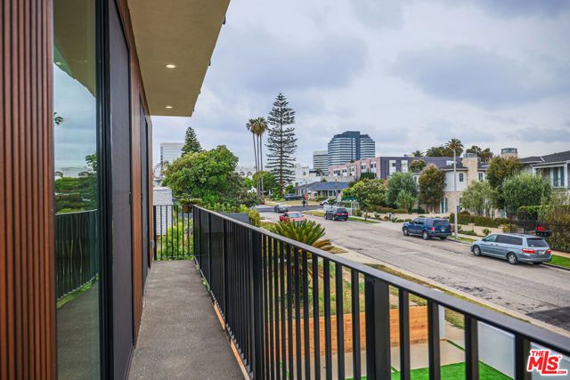 1525 S Carmelina Avenue 1523, Los Angeles, CA 90025