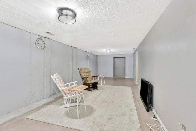 985 E 126th Ave N, Belle Plaine, KS 67013