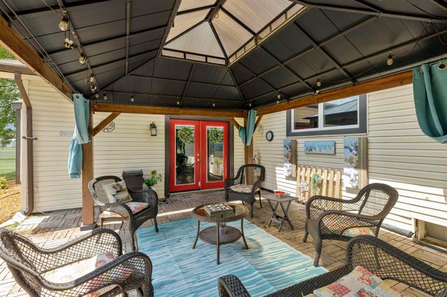 985 E 126th Ave N, Belle Plaine, KS 67013