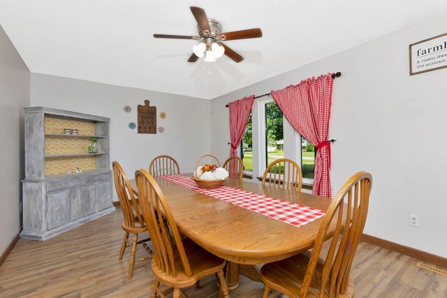 985 E 126th Ave N, Belle Plaine, KS 67013