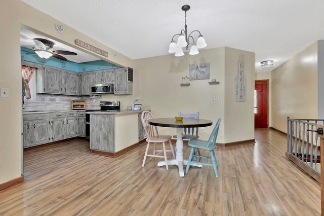 985 E 126th Ave N, Belle Plaine, KS 67013