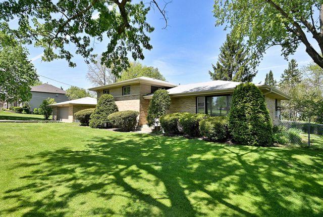 1030 W Kenilworth Avenue, Palatine, IL 60067