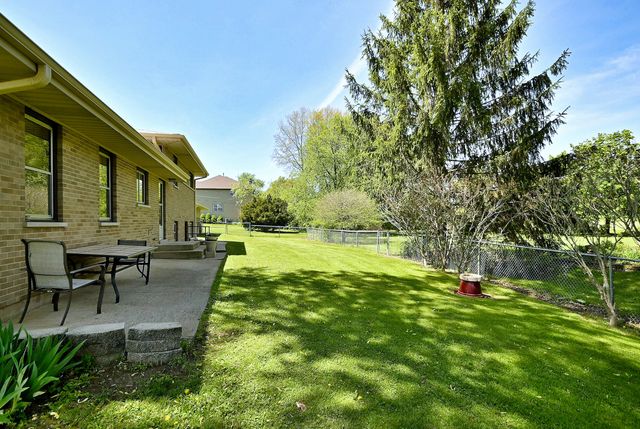 1030 W Kenilworth Avenue, Palatine, IL 60067