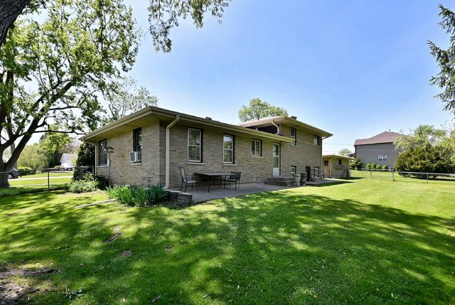 1030 W Kenilworth Avenue, Palatine, IL 60067