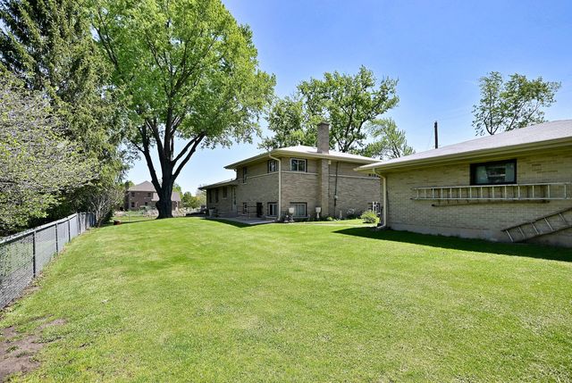 1030 W Kenilworth Avenue, Palatine, IL 60067