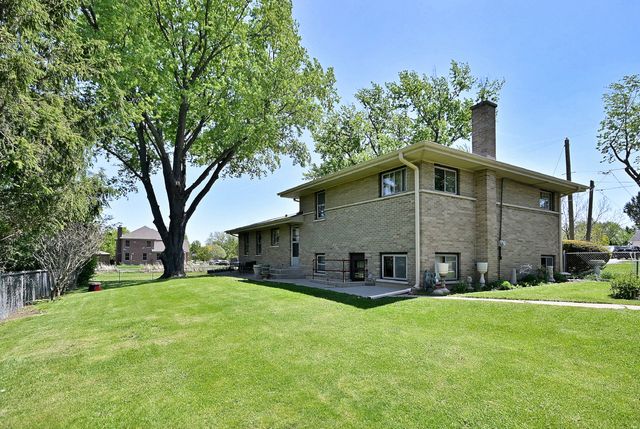 1030 W Kenilworth Avenue, Palatine, IL 60067