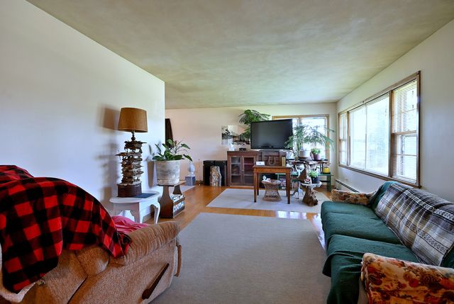 1030 W Kenilworth Avenue, Palatine, IL 60067