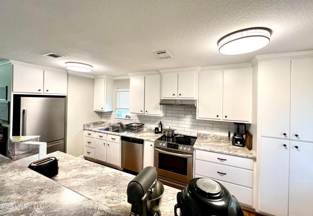 2621 Pintail Road, Moss Point, MS 39562
